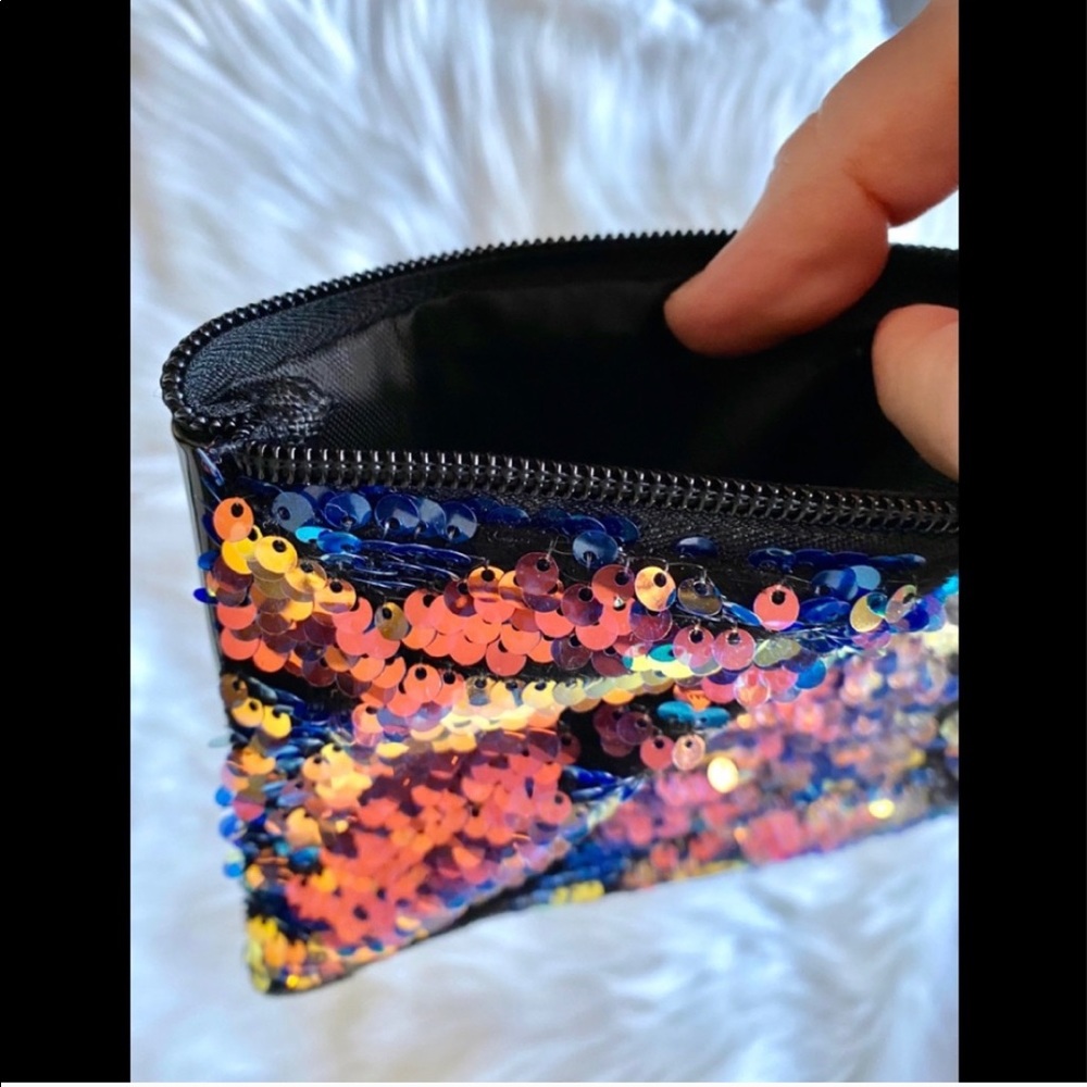 *SOLD*Gorgeous Sequin Bag - Picture 3 of 4